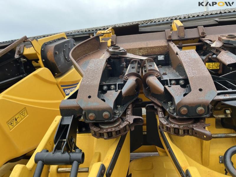 New Holland 846 8 row picking table 14