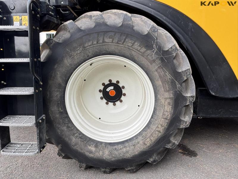 New Holland 9.80 combine harvester 35 feet 58