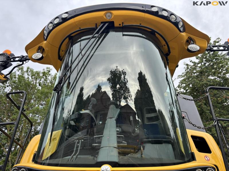 New Holland 9.80 combine harvester 35 feet 14