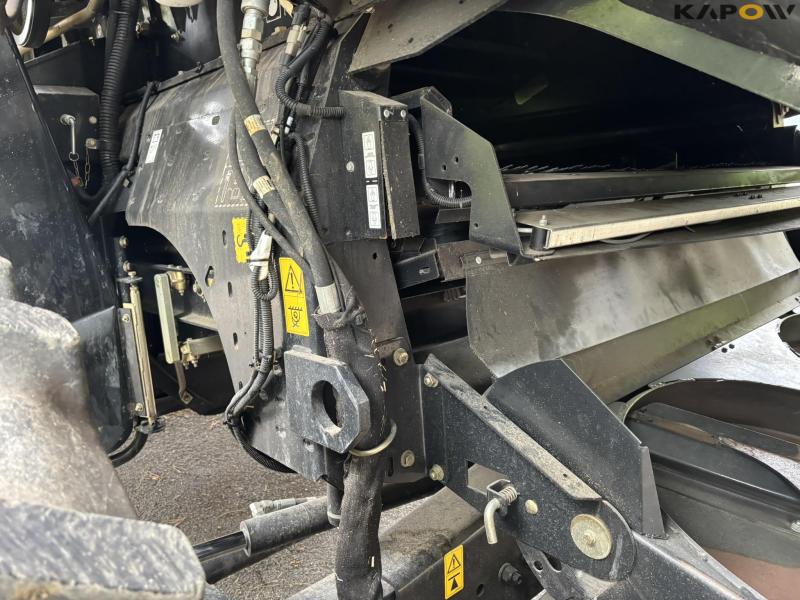 New Holland 9.80 combine harvester 35 feet 44