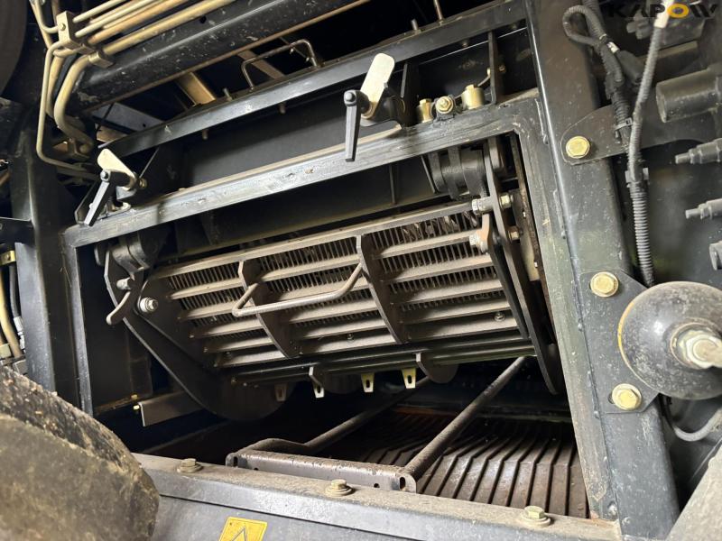 New Holland 9.80 combine harvester 35 feet 54