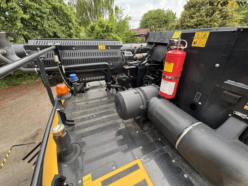 New Holland 9.80 combine harvester 35 feet 75