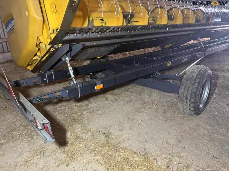 New Holland 9.80 combine harvester 35 feet 112