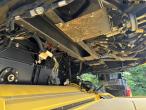 New Holland 9.80 combine harvester 35 feet 16