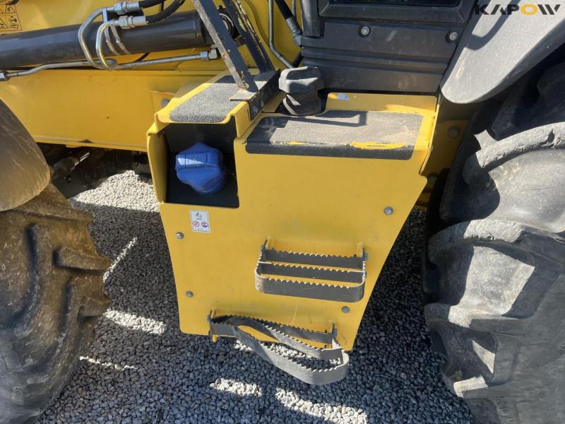 New Holland B110C TC backhoe loader 40