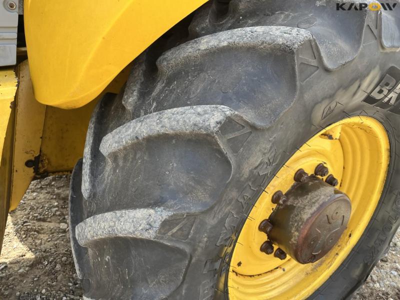 New Holland B115B backhoe loader 9