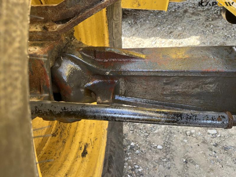 New Holland B115B backhoe loader 22