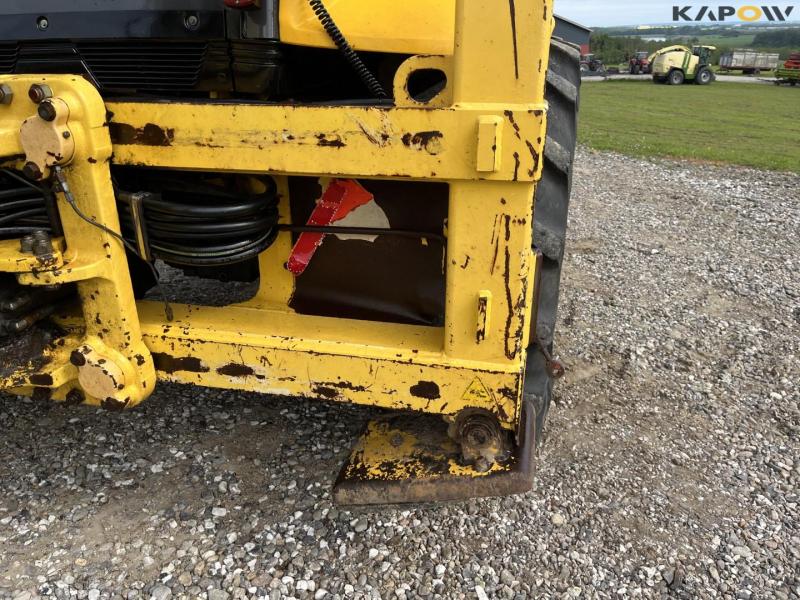 New Holland B115B backhoe loader 27