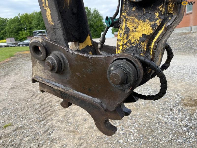 New Holland B115B backhoe loader 33