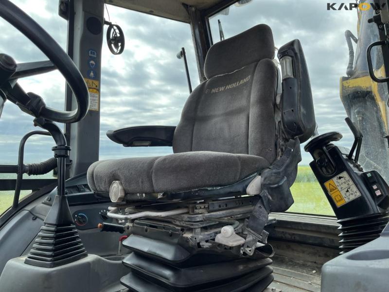 New Holland B115B backhoe loader 38