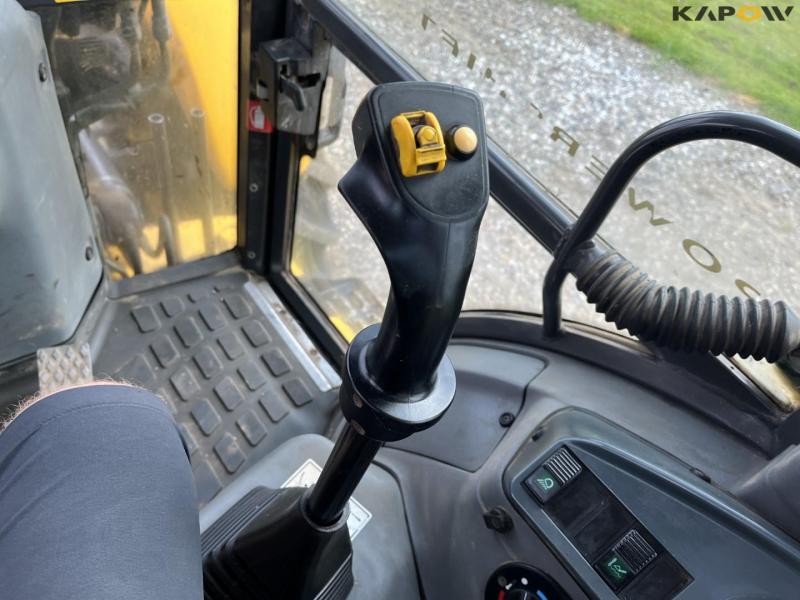 New Holland B115B backhoe loader 46