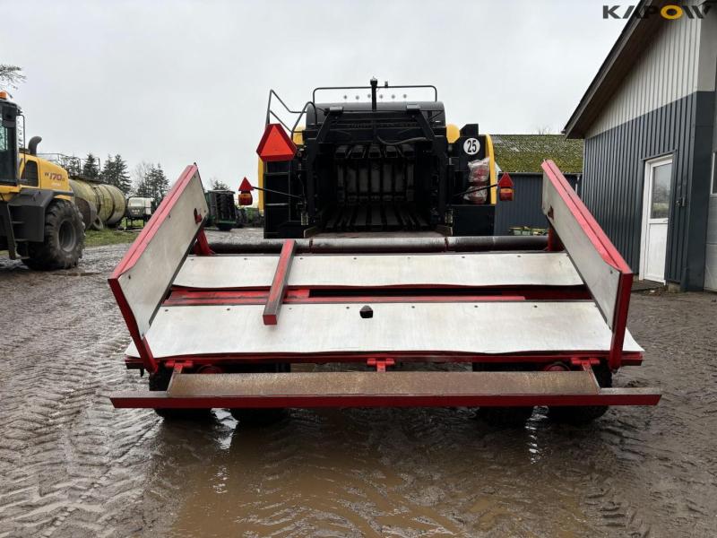 New Holland BB9080 baler 5