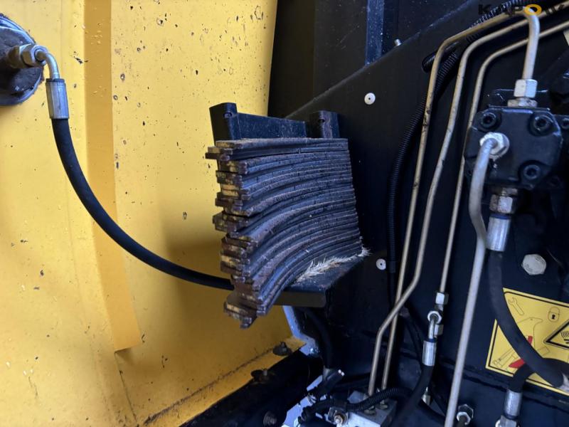 New Holland BB9080 baler 35