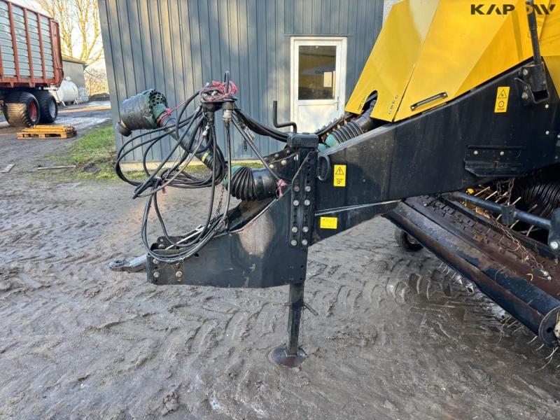 New Holland BB940R mini big baler 9