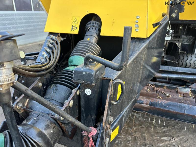 New Holland BB940R mini big baler 15