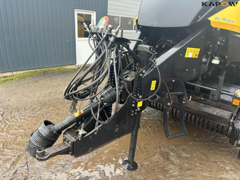New Holland Bigbaler 890 with bale trailer 8