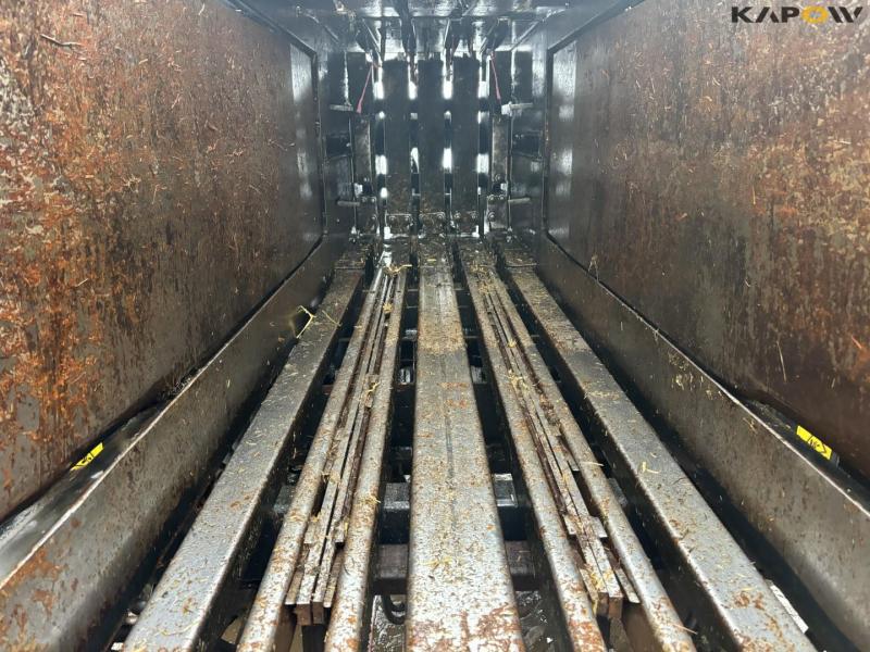 New Holland Bigbaler 890 with bale trailer 46