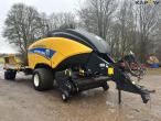 New Holland Bigbaler 890 with bale trailer 3