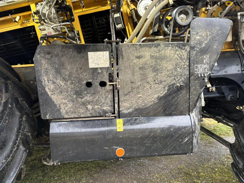 New Holland CR 8.90 Relevation 4 WD 30ft 65