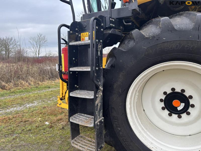 New Holland CR 8.90 Relevation 4 WD 30ft 68