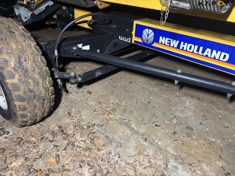 New Holland CR 8.90 Relevation 4 WD 30ft 112