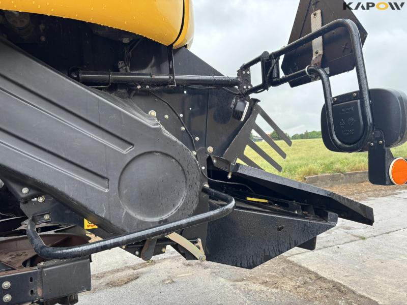 New Holland CR 9080 combine harvester 30 feet 53