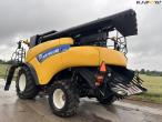 New Holland CR 9080 combine harvester 30 feet 7