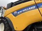New Holland CR 9080 combine harvester 30 feet 61