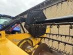 New Holland CR 9080 combine harvester 30 feet 167