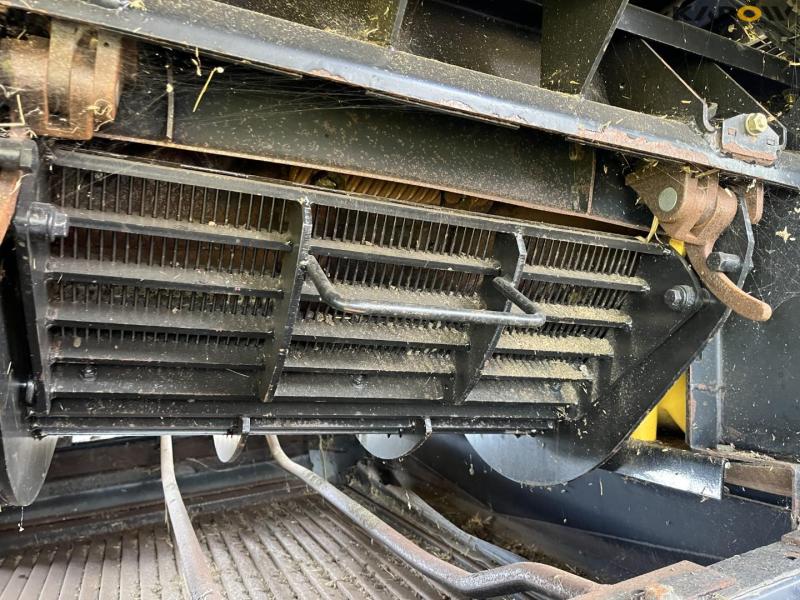 New Holland CR9080 SLH combine harvester with 30 foot header 36