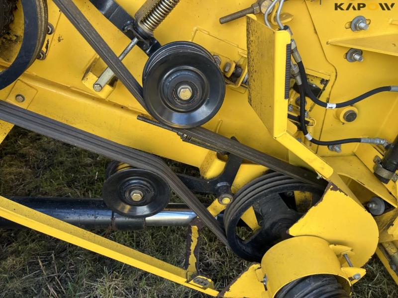New Holland CR9090 combine with 41-foot varifeed header 48