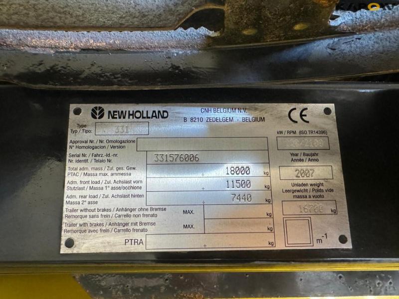 New Holland CX8060 combine harvester 2