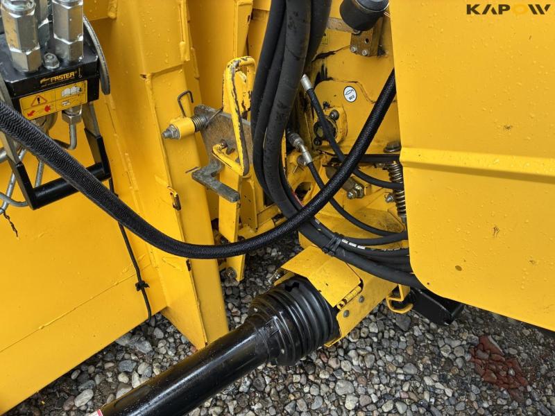 New Holland CX8080 combine harvester 9