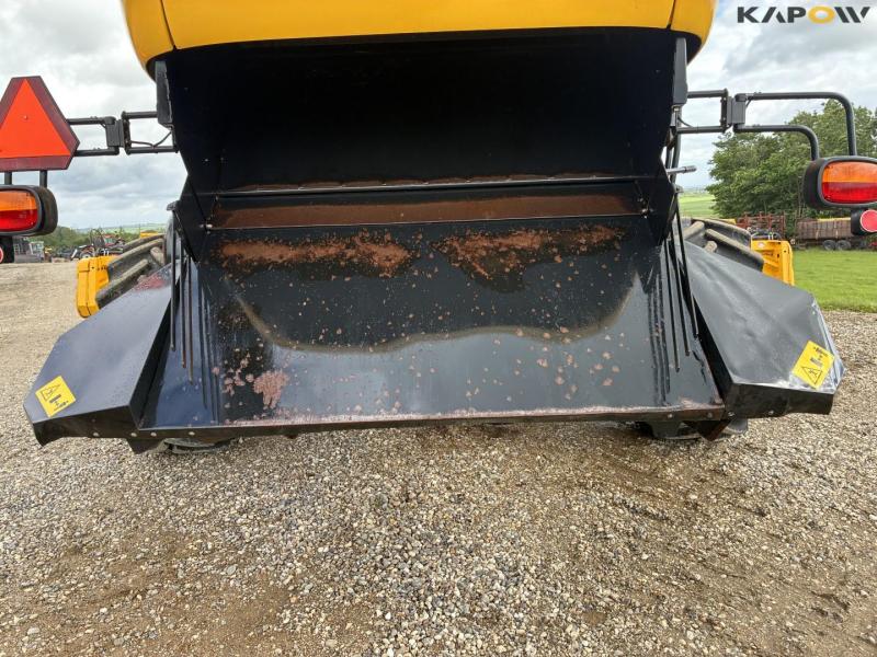 New Holland CX8080 combine harvester 36