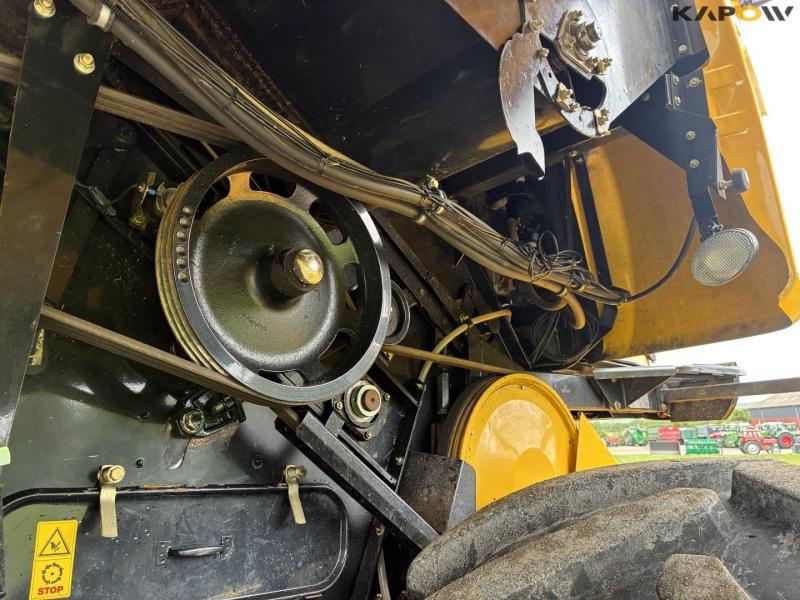 New Holland CX8080 combine harvester 55