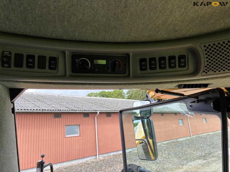 New Holland CX8080 combine harvester 72
