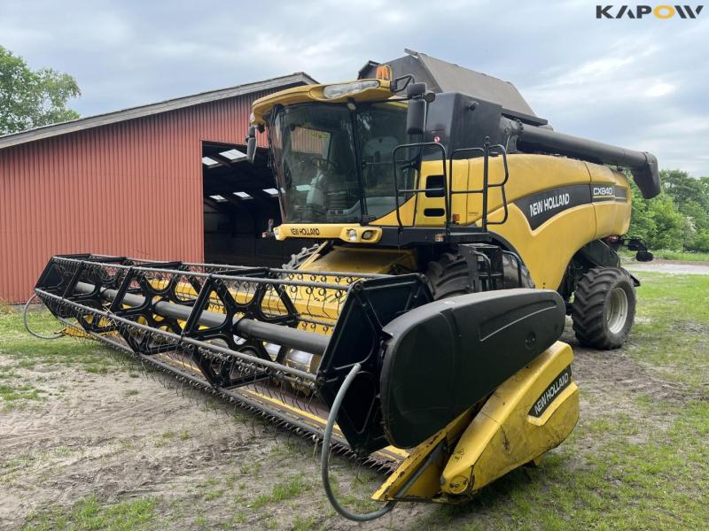 New Holland CX840 combine with 24 foot header 1