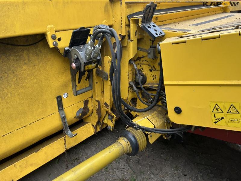 New Holland CX840 combine with 24 foot header 13