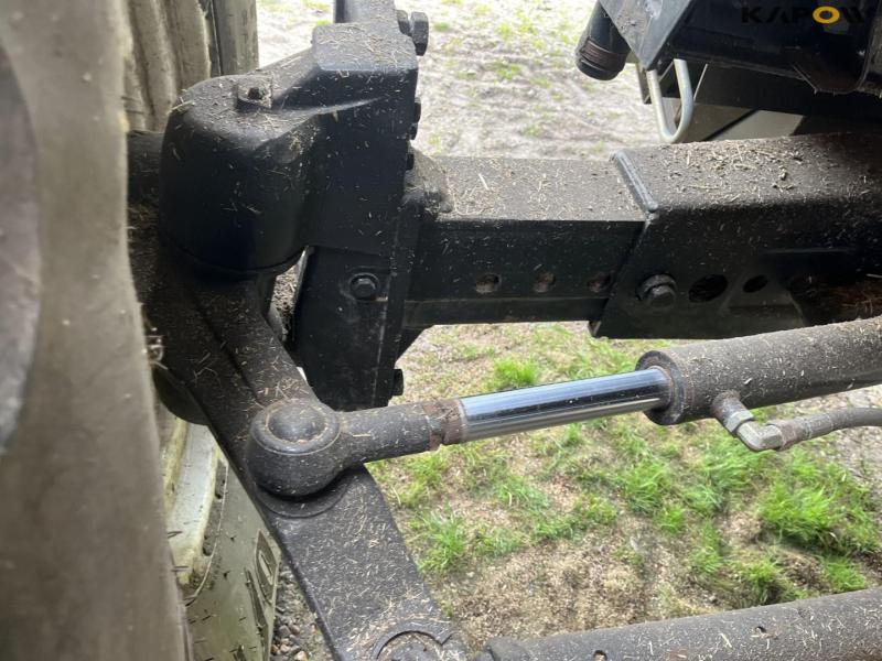 New Holland CX840 combine with 24 foot header 35