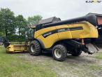 New Holland CX840 combine with 24 foot header 7