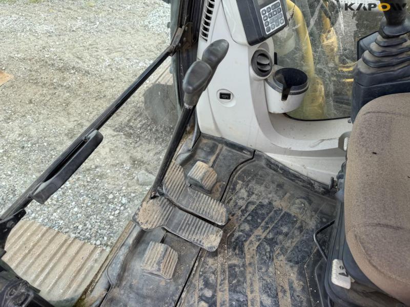 New Holland E215C excavator 34