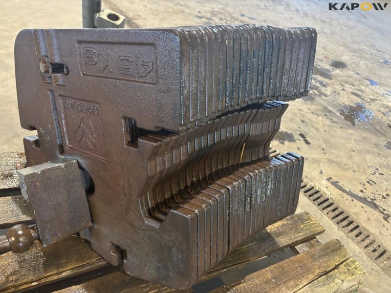 New Holland front block 900kg 14