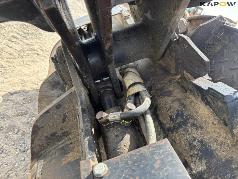 New Holland Kobelco E245B excavator 17