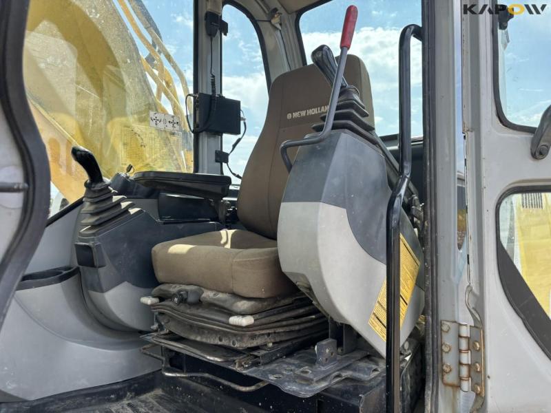 New Holland Kobelco E245B excavator 66
