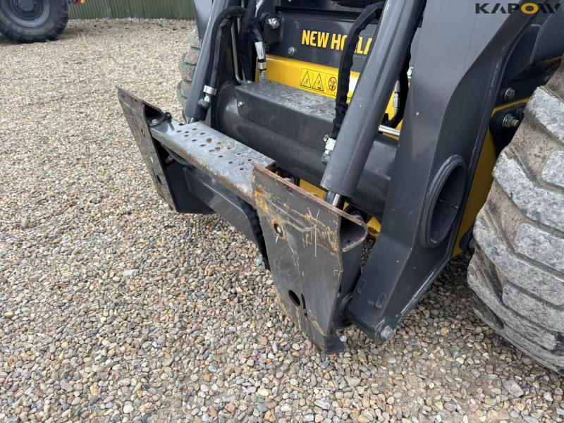 New Holland L318 skid steer loader 9