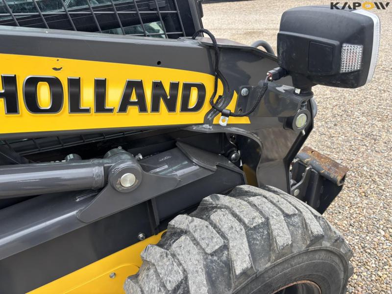 New Holland L318 skid steer loader 22