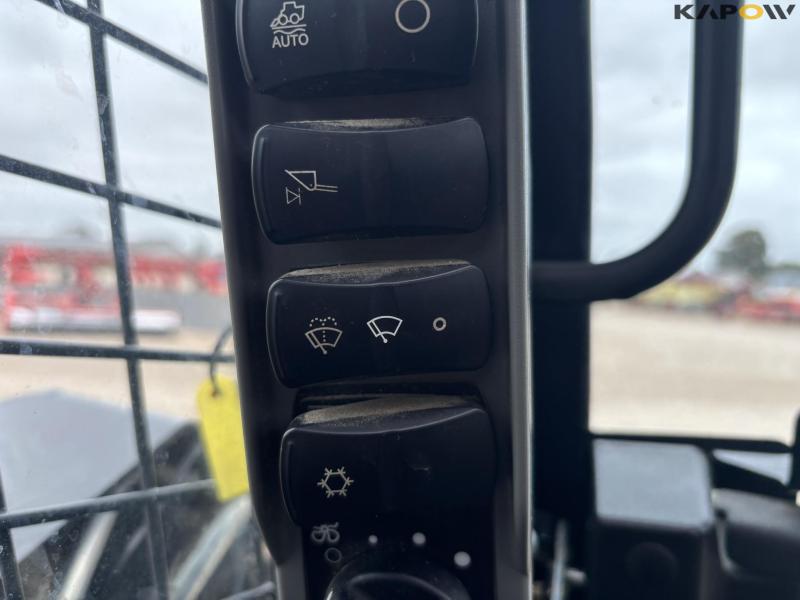 New Holland L318 skid steer loader 57