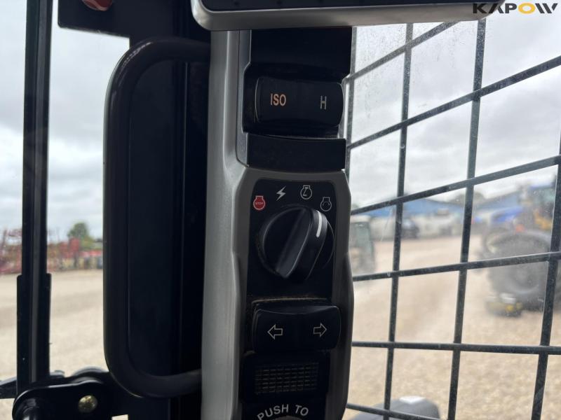 New Holland L318 skid steer loader 60