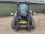 New Holland L318 skid steer loader 2