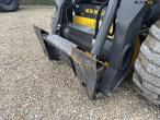 New Holland L318 skid steer loader 9